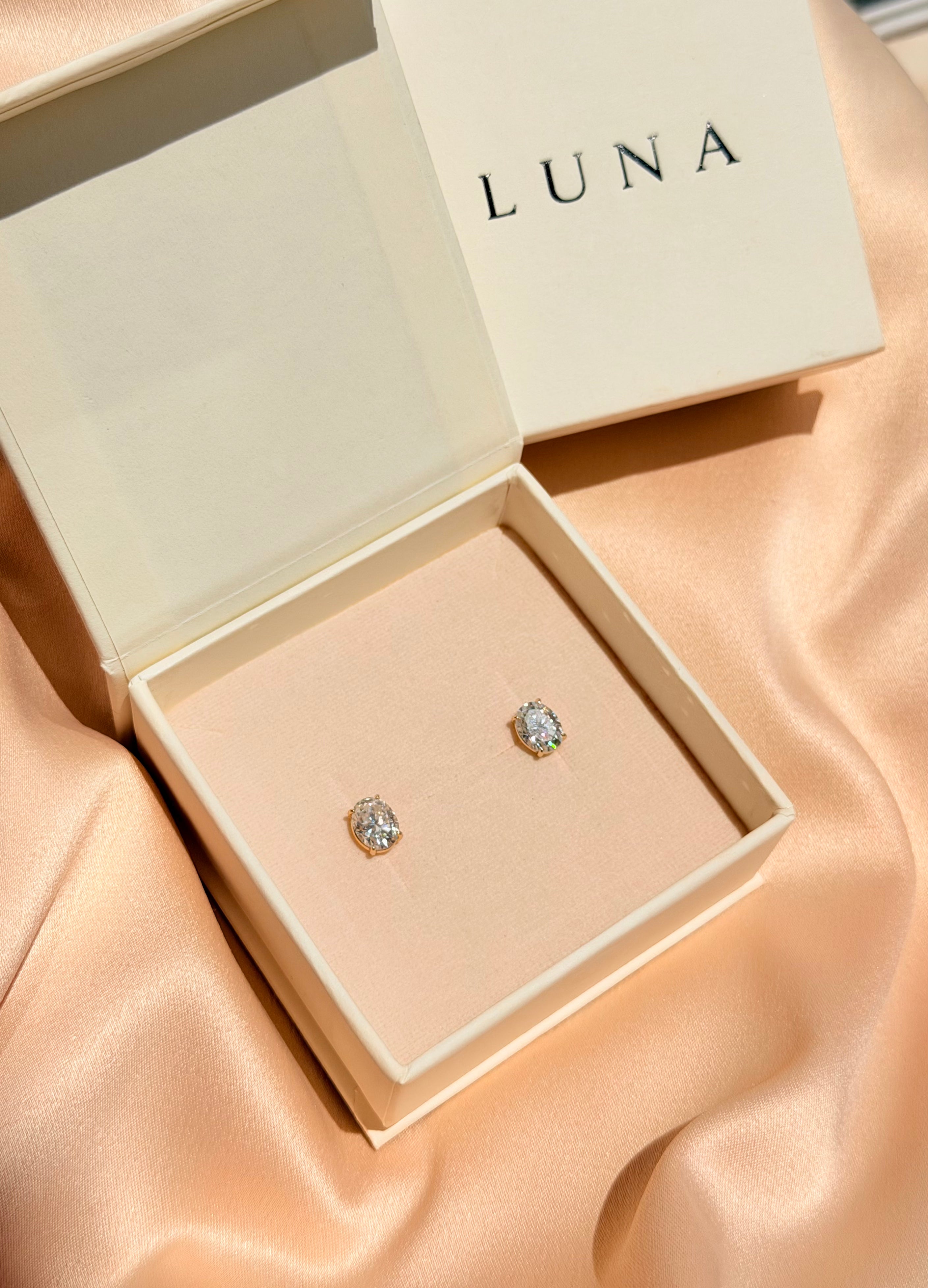 Oval Moissanite Stud Earrings – 7×9 mm | 925 Sterling Silver